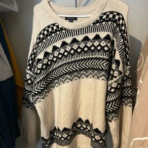 American Eagle Patterned Black and Cream Sweater